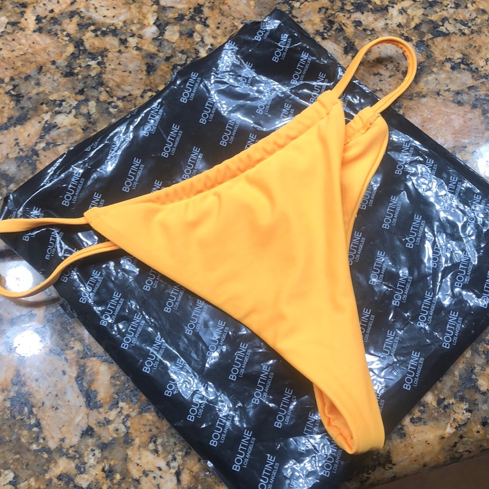Boutine LA adjustable thong bikini 😊🔥😽🍋💛